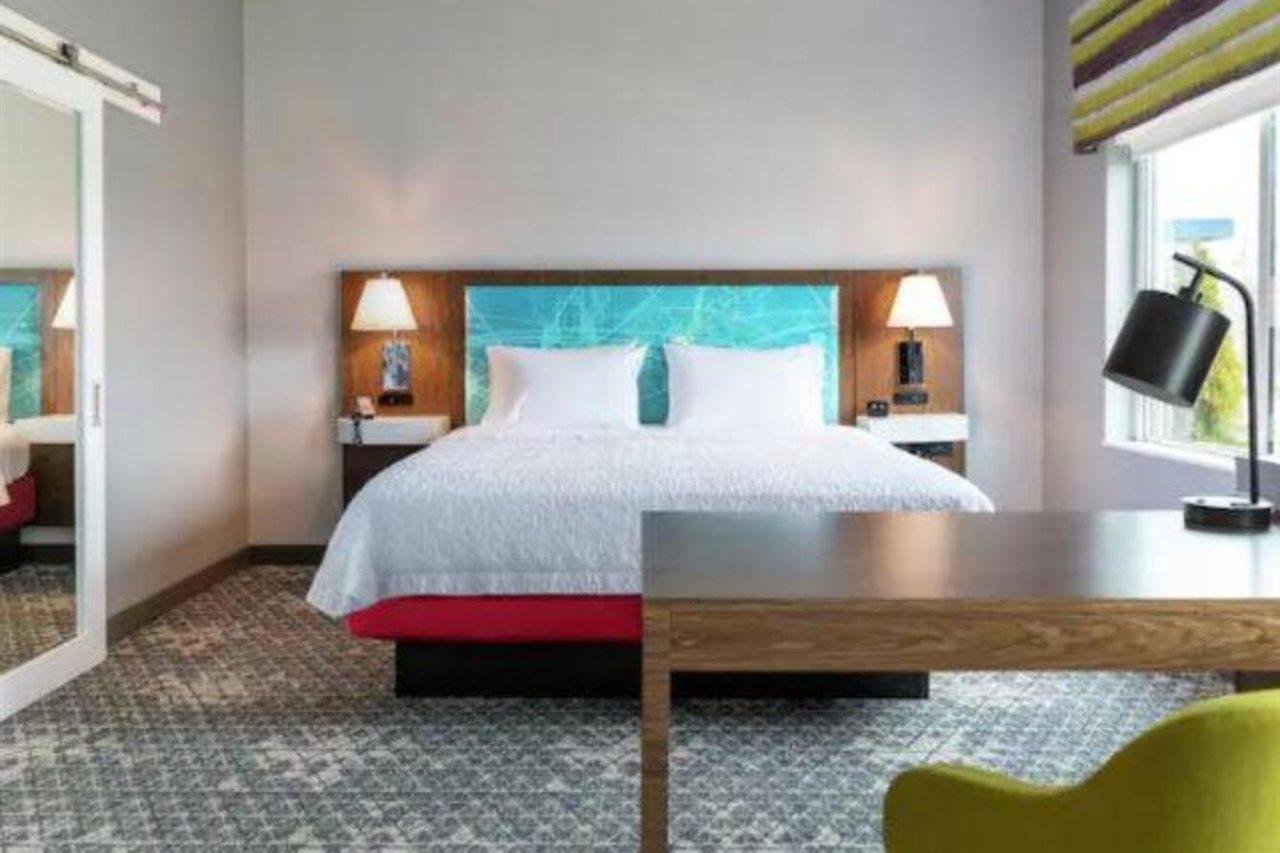 Hampton Inn Нидлс Экстерьер фото