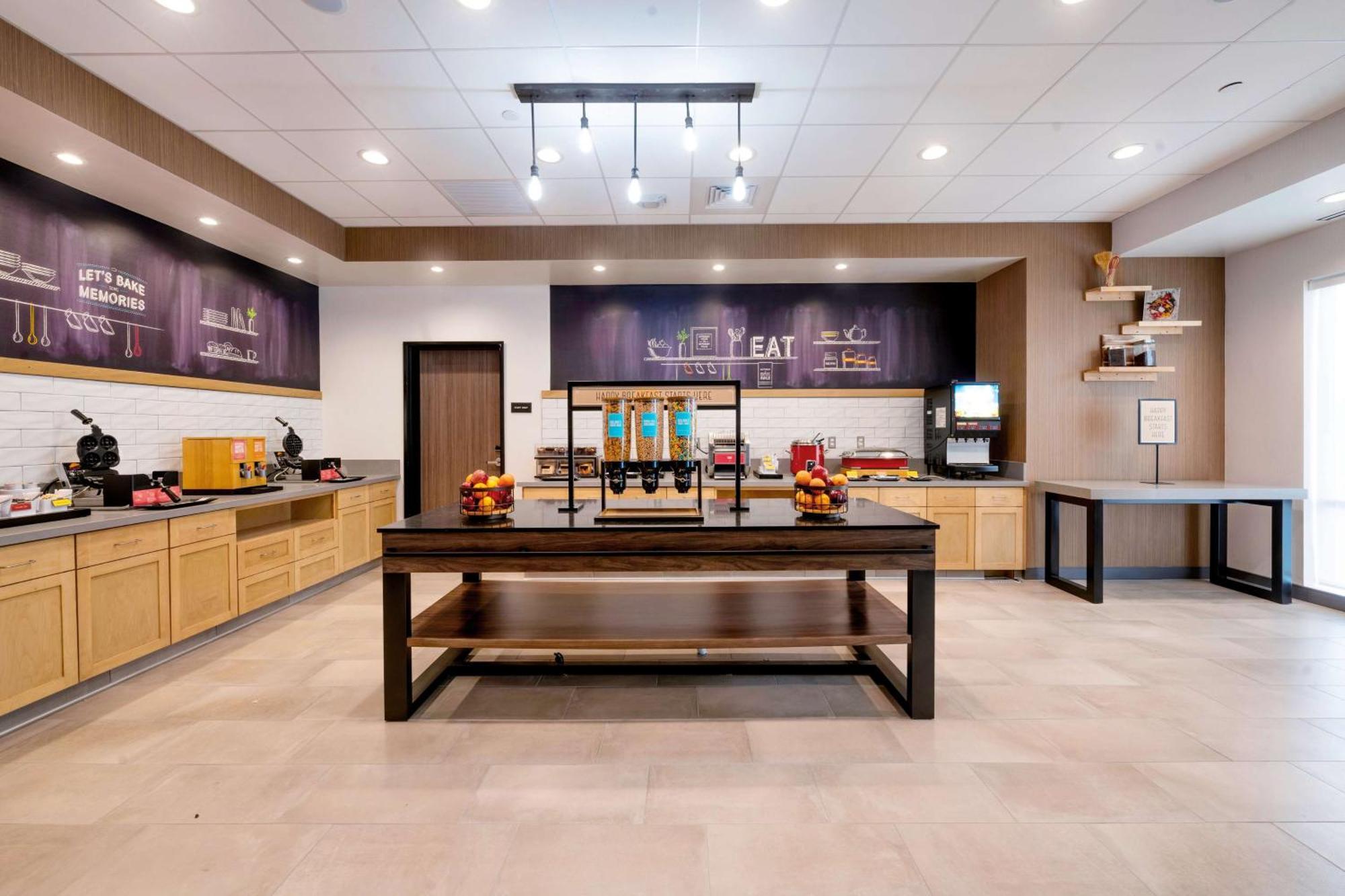 Hampton Inn Нидлс Экстерьер фото